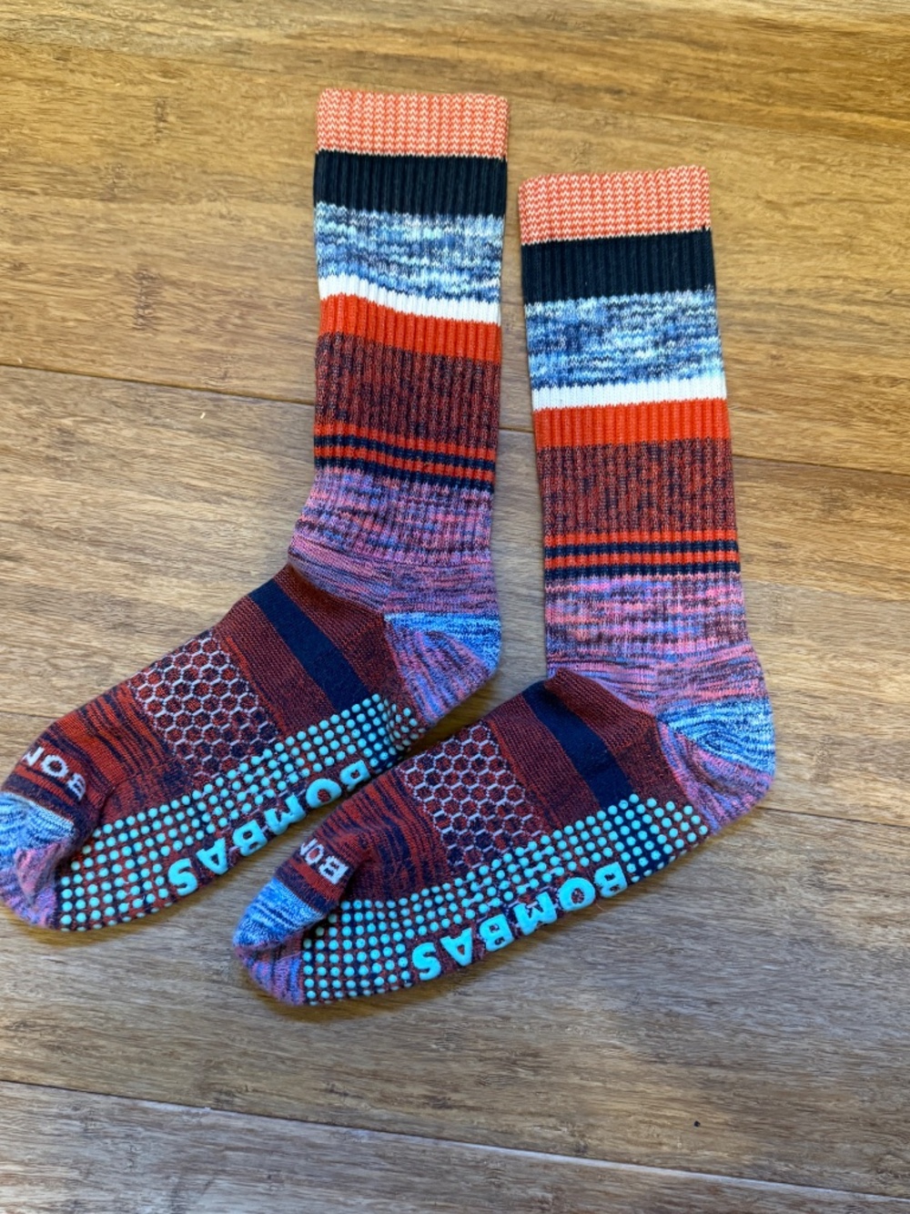 Bombas Gripper Socks- like new- size L, Unisex